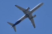 Morten 4 mai 2025 - SE-RSI over Høyenhall, det er SAS Link som kommer med sin Embraer ERJ-195LR som er fra 2007 og heter Holte Viking. Jeg har ikke sett den i mai før og har fem bilder nå. Jeg har vært på tur i helgen, så var på en tur 6 oktober 2024 også, da så jeg den over Kløfta
