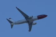 Morten 6 mai 2025 - SE-RPH over Høyenhall, klokken er 18.57 og jeg tror det er Norwegian Air Sweden AOC som kommer med sin Boeing 737-8JP fra 2016 og heter Fredrika Bremer. Jeg så den 1 mai 2024 og har 17 bilder av den nå. Jeg har fulgt den siden den fløy under Norwegian Air International og senere Norwegian Air Sweden