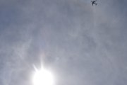 Morten 7 mai 2025 - A6-EFN besøker Høyenhall, da får vi med solen som vi også gjorde den 12 februar 2025