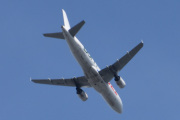 Morten 7 mai 2025 - EI-EIB over Høyenhall, jeg er hjemme igjen. Det er ITA Airways som kommer med sin Airbus A320-216 fra 2010. ITA Airways fikk den i oktober 2021 og den er malt i "Born in 2021" farger. Den har jeg ikke tatt bilde av før