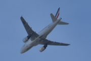 Morten 7 mai 2025 - F-GUGR over Østre gravlund, det er Air France som kommer med sin Airbus A318-111 fra 2007. Jeg har ikke sett den i mai før, men jeg så den over Kjeller flyplass den 17 juni 2024