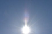Morten 7 mai 2025 - LN-NIL over Høyenhall, jeg så den 31 mai 2023 og 31 mai 2024. Men har ikke bilde av den med solen før, bare et jetfly den 8 april 2022