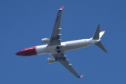 Morten 7 mai 2025 - SE-RPG over Høyenhall, klokken er 17.08. Det er Norwegian Air Sweden AOC som kommer med sin Boeing 737-8JP fra 2016. Den så jeg 3 mai 2024, så da har vi to bilder av den også i mai
