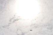 Morten 8 mai 2025 - YL-ABJ over Høyenhall, jeg har ikke tatt bilde av den før, men her fikk vi med solen