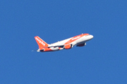 Morten 19 mars 2025 - easyJet over Høyenhall