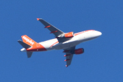 Morten 19 mars 2025 - easyJet over Høyenhall