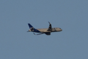 Morten 15 november 2025 - SAS over Kjeller flyplass, klokken er 09.58. Før jeg kommer meg opp på tribunen så kommer SAS, har jeg sett dem over Kjeller flyplass før? Vi har 19 juni 2022
