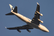 Morten 18 november 2025 - OO-ACE over Høyenhall, klokken er 09.21 og det er Challenge Airlines BE som kommer med sin Boeing 747-412(BCF) fra 1991. Jeg har ikke sett den i november før, men 4 desember 2024 ble en fin serie med bilder