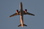 Morten 19 november 2025 - SE-ROD over Høyenhall, klokken er 15.21 og dem skal lande på Gardermoen. Nå bare gjetter jeg, men ser du på bilde fra 3 april 2024. Det er SAS Scandinavian Airlines som kommer med sin Airbus A320-251N fra 2017 og heter Ingolf Viking