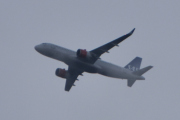 Morten 24 november 2025 - SE-ROG over Høyenhall, klokken er 13.00 og det er  SAS Scandinavian Airlines som kommer med sin Airbus A320-251N som er fra november 2019 og heter Åsta Viking