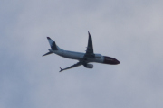Morten 29 november 2025 - Norwegian over Høyenhall, klokken er 13.13 og dem er på vei til varmere strøk. Den har boble vingetupper og en helt på halen, da er det en Boeing 737 MAX 8. Jeg har et bilde fra 29 november 2024, men det er ikke den