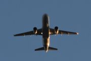 Morten 14 oktober 2025 - Lufthansa over Høyenhall, klokken er 17.40 og kvelden begynner og komme