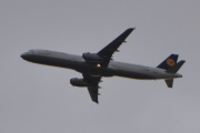 Morten 13 oktober 2025 - D-AISZ over Høyenhall, men denne har jeg ikke registrert før. Det er en Airbus A321-231 fra 2009 og heter Eberswalde. Her må vi sitere. Eberswalde er en by i Brandenburg i Tyskland. Byen ble grunnlagt på 1300-tallet...