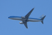 Morten 14 oktober 2025 - KLM Royal Dutch Airlines over Høyenhall, klokken er 11.04 og dem kommer med sin Boeing 737-8K2 eller Boeing 737-9K2
