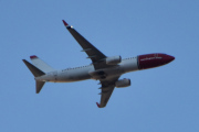 Morten 17 oktober 2025 - Norwegian Air Shuttle AOC over Høyenhall, klokken er 17.13 og dem skal lande på Gardermoen. Jeg kan se at det står LN- og dem har jeg 46 stykker av