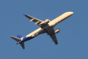 Morten 6 oktober 2025 - SE-RSV og SAS over Høyenhall, og dette tror jeg er SAS Link som kommer med sin Embraer ERJ-195 fra 2018 og heter Honer Viking. Den har jeg kun sett 22 juli 2025, og må sitere en gang til. Kan det være guden Hoenir, kjent som Skyguden, Sjeleguden og Den Stille?