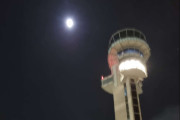Tina og Liv 10 oktober 2025 - Flytårnet Gardermoen. Dem ankommer Gardermoen flyplass klokken 05.00 om morgenen. Nå skal dem ut å fly