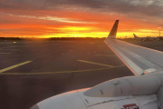 Tina og Liv 10 oktober 2025 - Gardermoen flyplass. Ja da jenter, jeg ser den soloppgangen. Dere får fint flyvær nedover