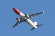 Morten 24 september 2025 - LN-NIM over Høyenhall, klokken er 17.49 og det er Norwegian Air Shuttle AOC som kommer med sin Boeing 737-8KN fra 2010 og helten heter Camilla Collett. Den så vi klokken 12.19 i dag også, den må være på en kort rute