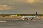 Liv 2 september 2025 - Gardermoen flyplass. Vi ser SAS og airBaltic langt der ute på rullebanen. Gardermoen har to rullebaner i dag og man vurderer om det er behov for en tredje rullebane. Kanskje etter år 2040...