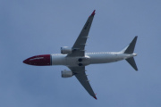 Morten 21 september 2025 - SE-RTX over Høyenhall, klokken er 16.03 og det er Norwegian Air Sweden AOC som kommer med sin Boeing 737 MAX 8 fra juli 2025 og har noen fjell malt på halen. Jeg har sett den to ganger før, det var 16 og 21 august 2025, da kom ikke fjellet så godt fram