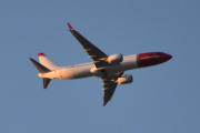 Morten 22 september 2025 - Norwegian over Høyenhall, klokken er 18.49 og dem skal lande på Gardermoen. Nå så jeg Norwegian den 22 september 2019, men jeg er helt sikker på at det ikke er den samme