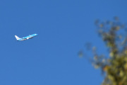 Morten 23 september 2025 - KLM Royal Dutch Airlines over Høyenhall, klokken er 10.53 og dem skal lande på Gardermoen. Jeg fikk nesten med en fugl her