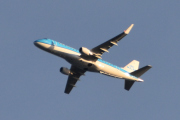 Morten 23 september 2025 - PH-EXU over Høyenhall, klokken er 18.23 og det er KLM Cityhopper som kommer med sin Embraer ERJ-175STD fra 2018