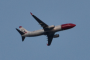 Morten 24 september 2025 -  LN-NIL over Høyenhall, klokken er 07.18 og det er Norwegian Air Shuttle AOC som kommer med sin Boeing 737-8KN som er fra 2010 og helten heter Henrik Wergeland. Jeg har ikke sett den i september før, men  8 april 2022 så jeg den sammen med et jetfly
