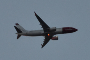 Morten 24 september 2025 - Norwegian over Høyenhall, klokken er 19.09 og dem er på vei til Gardermoen. To fjell på halen, da kan vi velge...