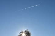 Morten 25 september 2025 - Jetfly over Høyenhall, klokken er 17.02 og vi får med oss kveldsolen