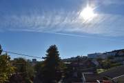 Morten 26 september 2025 - Jetfly over Høyenhall, jeg har noen bilder av jetfly 26 september. Vi har 26 september 2018, da fikk vi med skjæra. Så har vi 26 september 2024, da fikk vi med månen