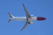 Morten 23 april 2026 - LN-FGE over Høyenhall