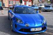 Fredag - Denne må vi sjekke opp og da finner jeg ut at dette er en Renault Alpine A110 fra 2018. Har en motor på 252 hk