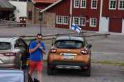 Lørdag - Her står han med mikrofonen i hånden