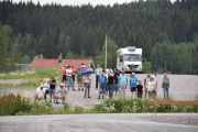 Lørdag - Tilskuerne koser seg og så ser vi enda en Renault i bakgrunnen