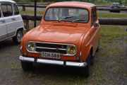 Da er det to finske veteraner som har funnet veien hit, dette er en Renault 4. Ser vi på grillen så tror jeg den er fra 1970 åra