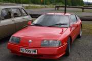 Uten hjelp fra han norske her hadde jeg kommet en time senere, men han stoppet meg. Det er en Renault Alpine V6 Turbo fra 1985
