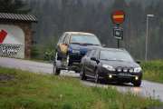 Men her kommer det også to norske, dem kommer med en Renault Laguna III Grandtour fra 2009 og på tilhengeren har dem en Renault Clio 16V fra 1990 åra
