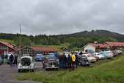 Vi teller ikke riktig enda, men foreløpig så tror jeg de to nærmeste Renault 4CV er eldst på treffet, den til venstre 1955 modell og den til høyre en 1950 modell