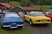 Begge er en Alpine Renault A110 fra 1969, men det er dobbelt så mange hestekrefter i den ene - gjett hvilken