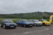 Fra venstre, Renault 21 fra 1992, så en Renault 11 GTS fra 1980 åra, så en Renault Twingo fra 2001, hvor vi ender på en Renault 5 E-Tech fra 2025