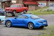 Men vi må ta med denne også, det er en Alpine Renault A110 fra 2019. Da har vi tre av dem her i dag, to svenske og en finsk. Skal jeg fortelle dere en hemmelighet? Det er mulig at vi kan få se en elektrisk Alpine i nær fremtid også