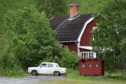 Her har jeg en liten glippe og har under et sekund på meg, men her reiser Renault 8 Major oppover
