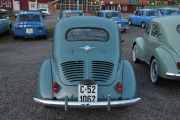 Her har vi en Renault 4CV Luxe fra 1961, og alle er litt forskjellige. Spesielt skiltlyset, men også skiltet under tanklokket hvor det står Renault på noen