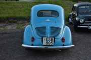 Så hva er fasiten? Denne Renault 4CV fra 1961 burde hatt betegnelsen XV, og dessuten så mangler den skiltlys og blinklys.  Se på bakfangeren også...