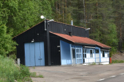 Da må dette være Åsnes tollstasjon, den ble nedlagt i september 2020. Bygningen er fra 1986 og var til salg på Finn og ble solgt i 2022, og har nå blitt en hytte