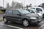 Kan det være en Renault Modus? Er litt stressa nå, det er jo en Renault Megane fra 2005
