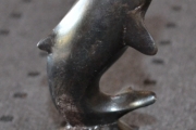 Delfin i sort - høyde 9,5 cm