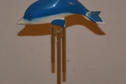 Delfin med uro-spill